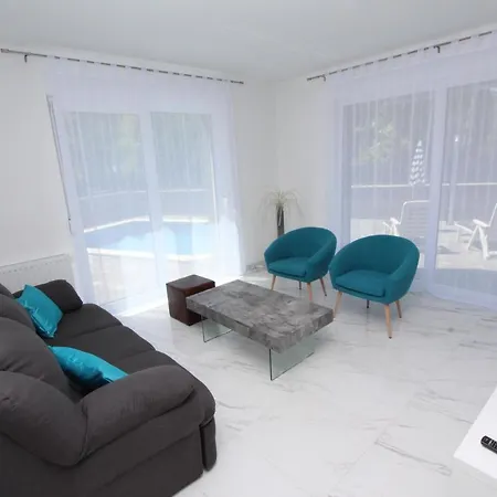 Karlo 2 Holiday Home With Pool Villa