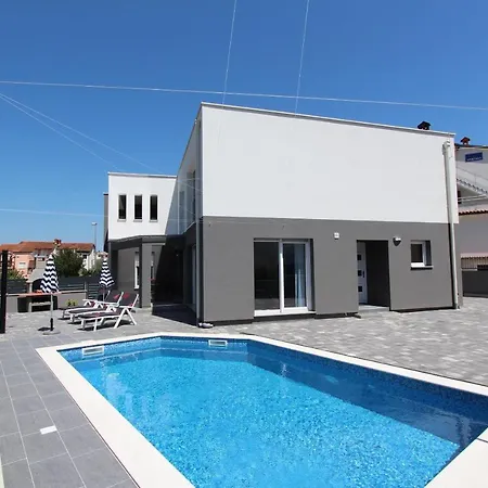 Karlo 2 Holiday Home With Pool Rovigno