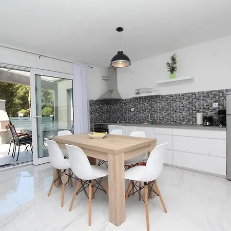 Villa Karlo 2 Holiday Home With Pool